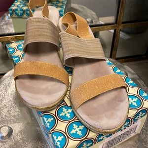 Charleston Shoe Co Cooper espadrille wedge size 9 Tan and gold